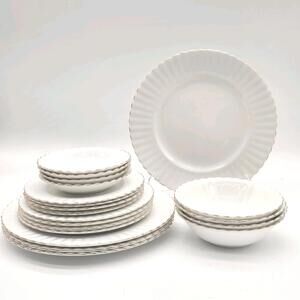 Royal Albert Val D’or  20-Pc Dinnerware Set Made England 1960's Gold Rim